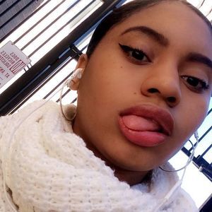 Meet your Posher, Selena